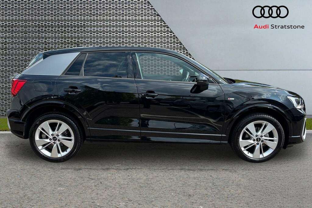 Audi Q2 35 Tfsi S Line S Tronic 2026 KS75ZWJ Black #4