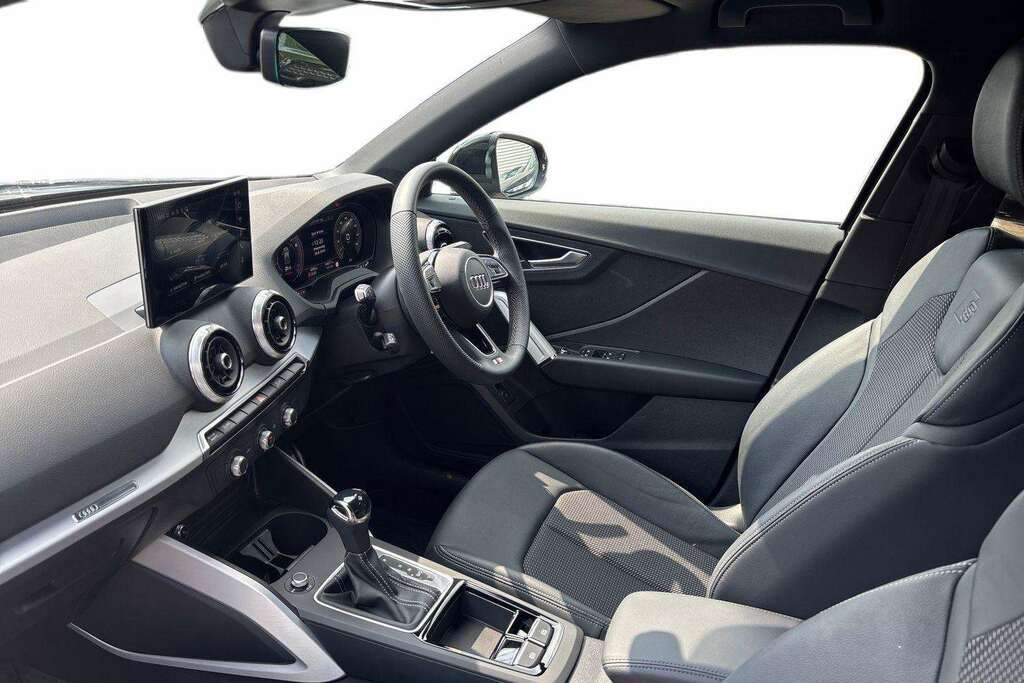Audi Q2 35 Tfsi S Line S Tronic 2026 KS75ZWJ Black #2