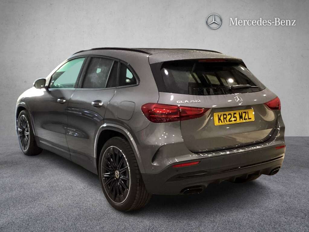 Mercedes-Benz GLA Class 200 Amg Line Premium Plus 2025 Grey #2