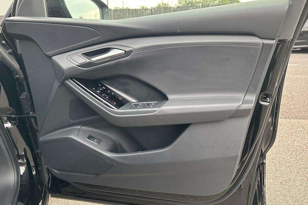 Audi Q6 E-Tron S Line Black #38