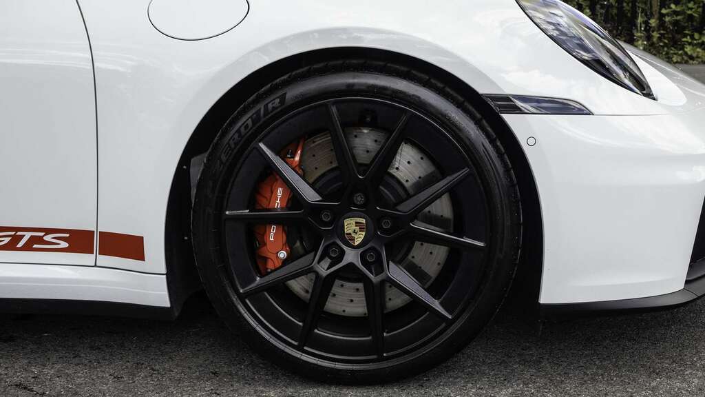 Porsche 911 Carrera 4 Gts Hev S-a 2025 White #6