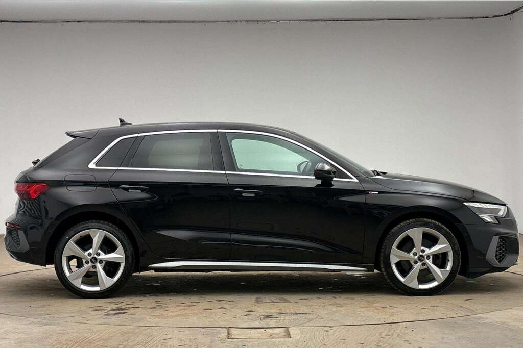 Audi A3 40 Tfsi E S Line S Tronic 2022 Black #4