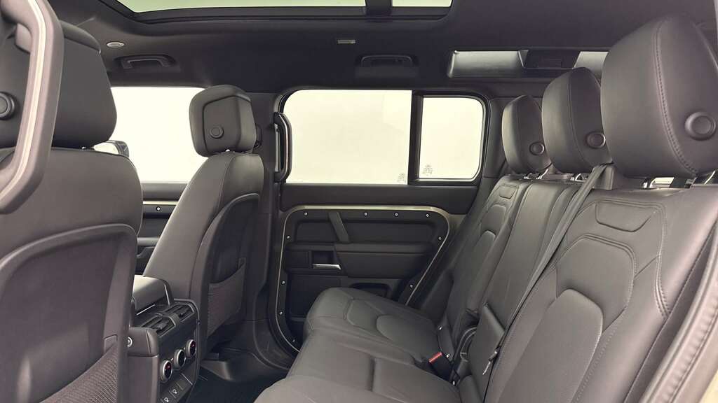 Land Rover Defender 110 3.0 D350 X-dynamic Hse 110 7 Seat 2025 Green #4