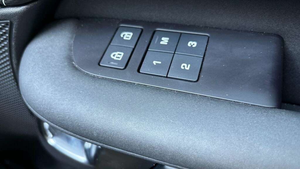 Land Rover Discovery Dynamic Se Black #25