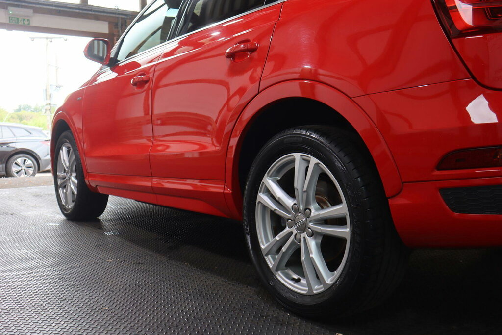 Audi Q3 2.0T Fsi Quattro Black Edition S Tronic White #65