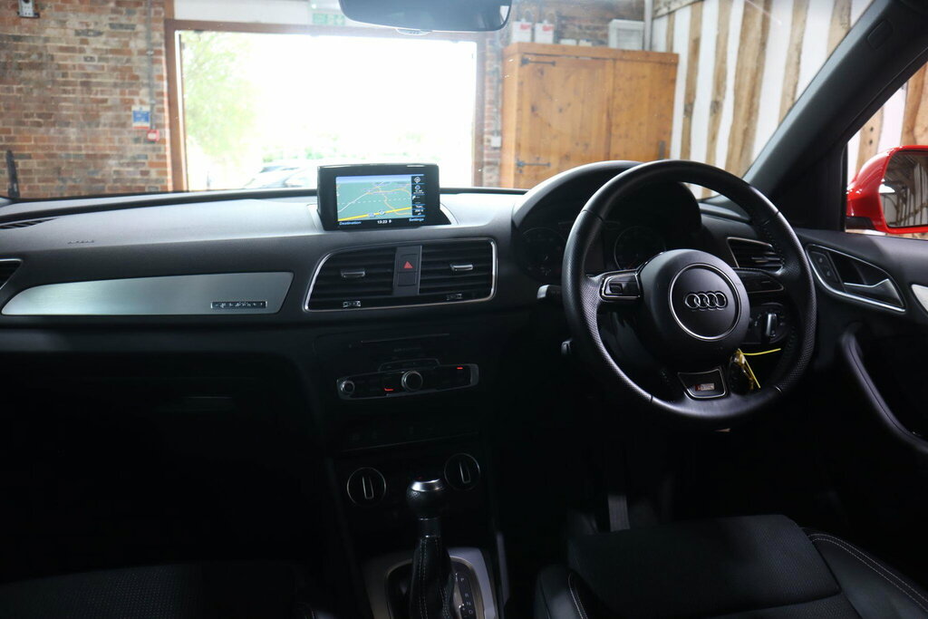 Audi Q3 2.0T Fsi Quattro Black Edition S Tronic White #44