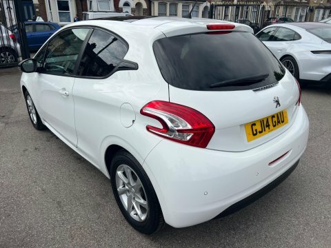 Peugeot 208 1.2 Vti Style White #3