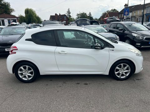 Peugeot 208 1.2 Vti Style White #6