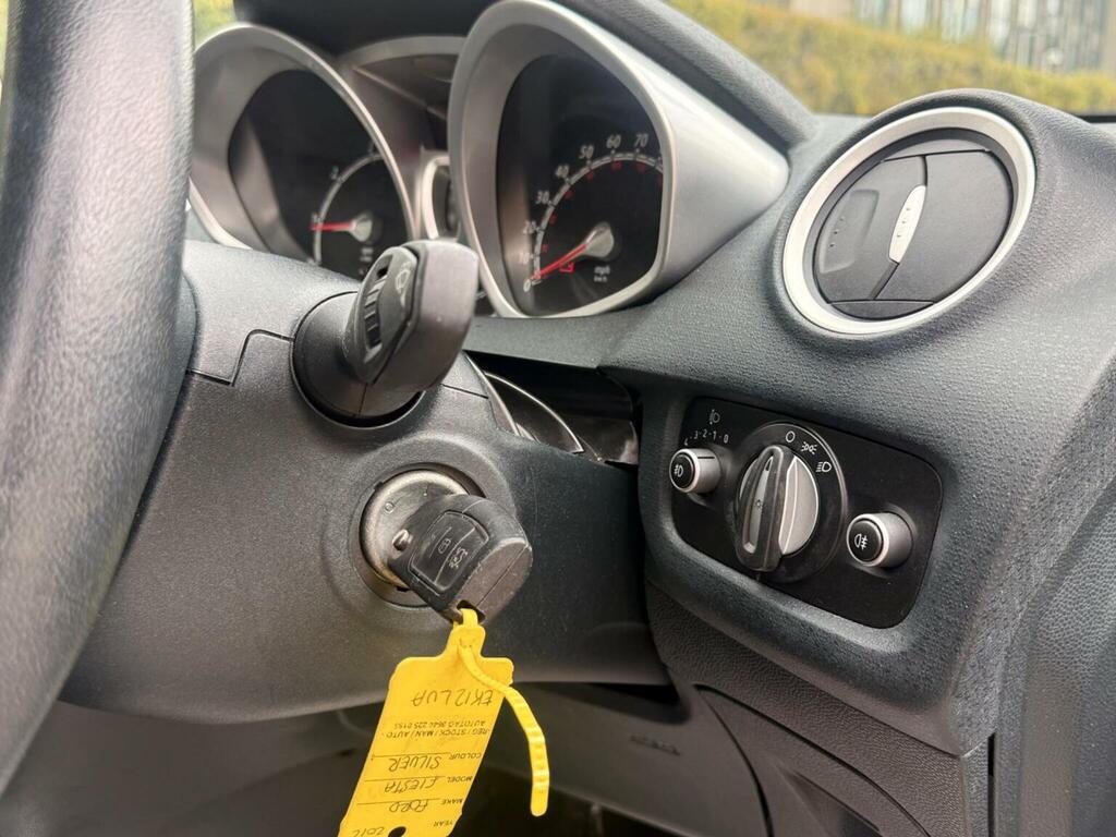 Ford Fiesta 1.25 Zetec 82 Silver #26