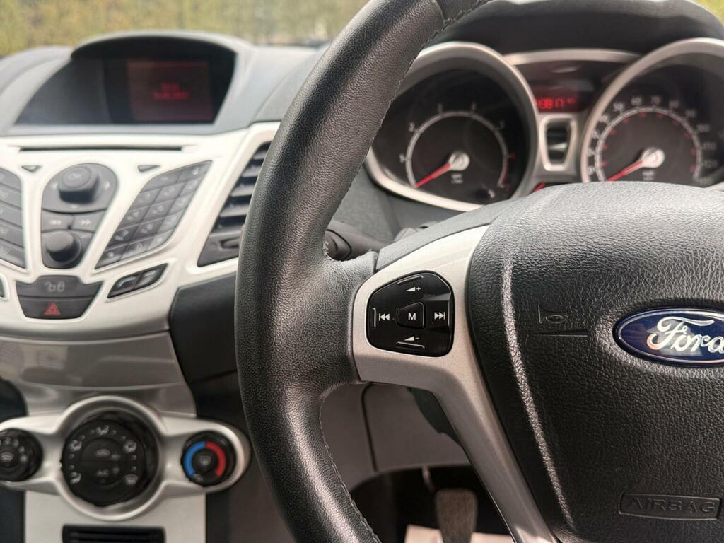 Ford Fiesta 1.25 Zetec 82 Silver #24