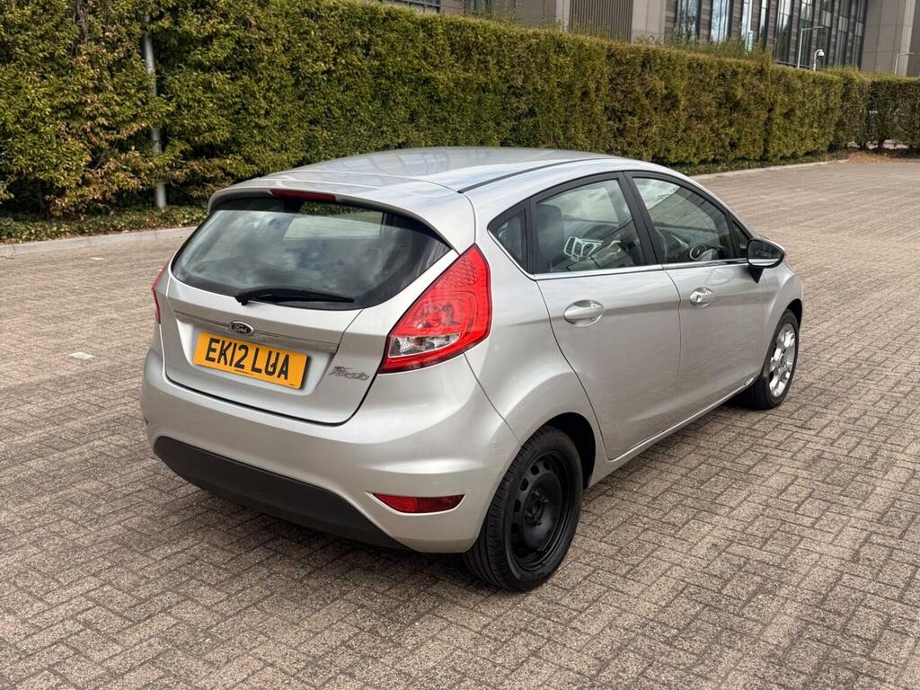 Ford Fiesta 1.25 Zetec 82 Silver #8