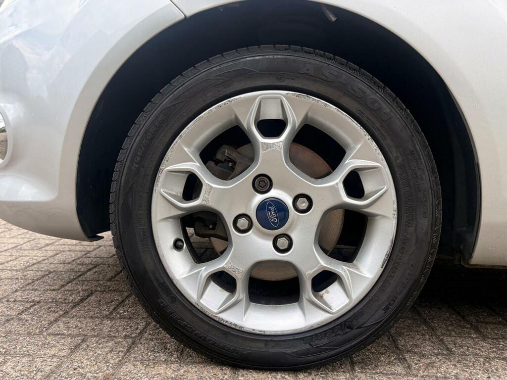 Ford Fiesta 1.25 Zetec 82 Silver #34