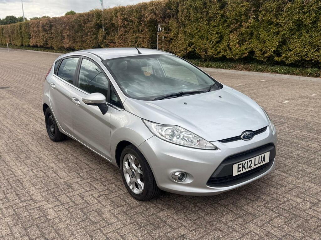 Ford Fiesta 1.25 Zetec 82 Silver #32