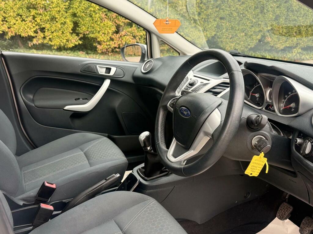 Ford Fiesta 1.25 Zetec 82 Silver #21