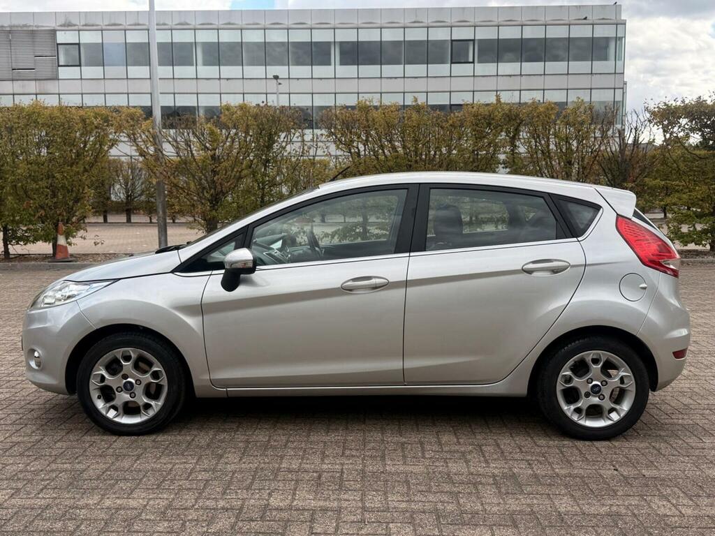 Ford Fiesta 1.25 Zetec 82 Silver #11