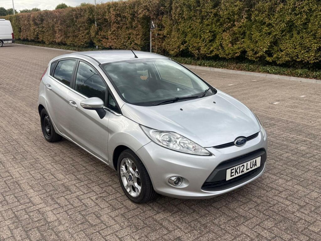 Ford Fiesta 1.25 Zetec 82 Silver #40
