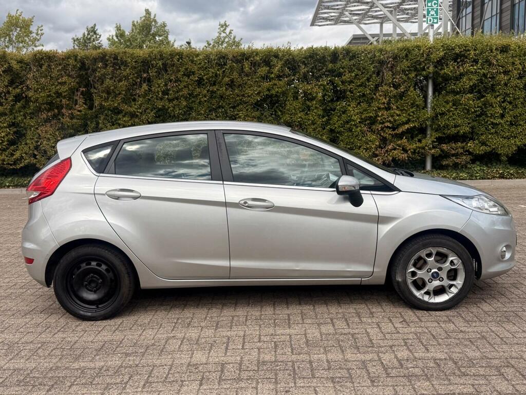 Ford Fiesta 1.25 Zetec 82 Silver #5