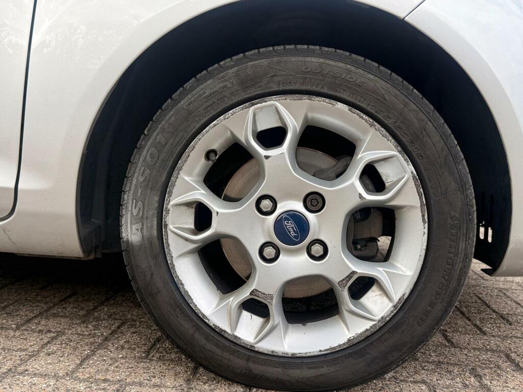 Ford Fiesta 1.25 Zetec 82 Silver #33