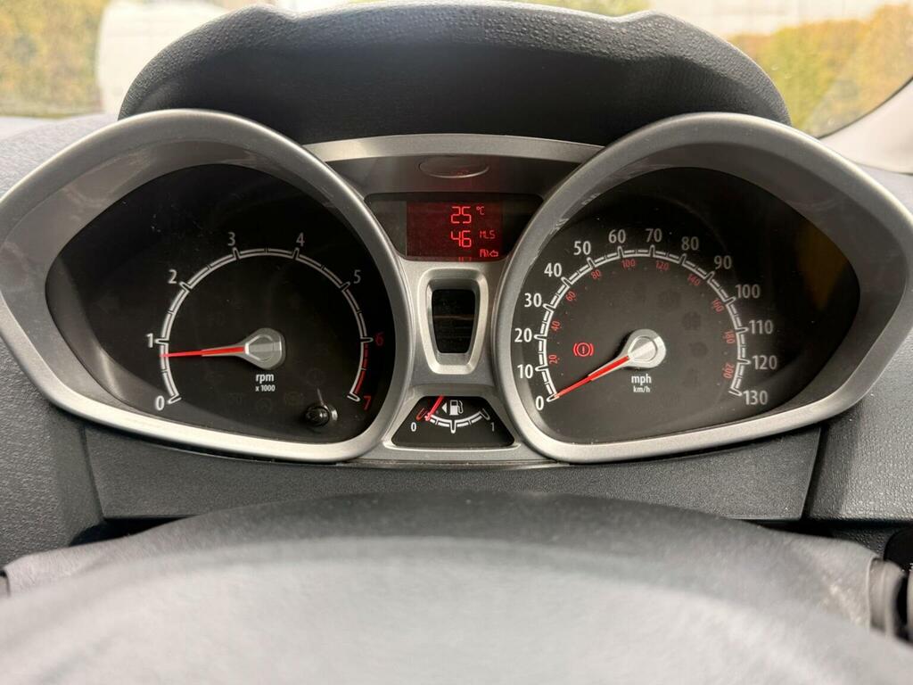 Ford Fiesta 1.25 Zetec 82 Silver #42