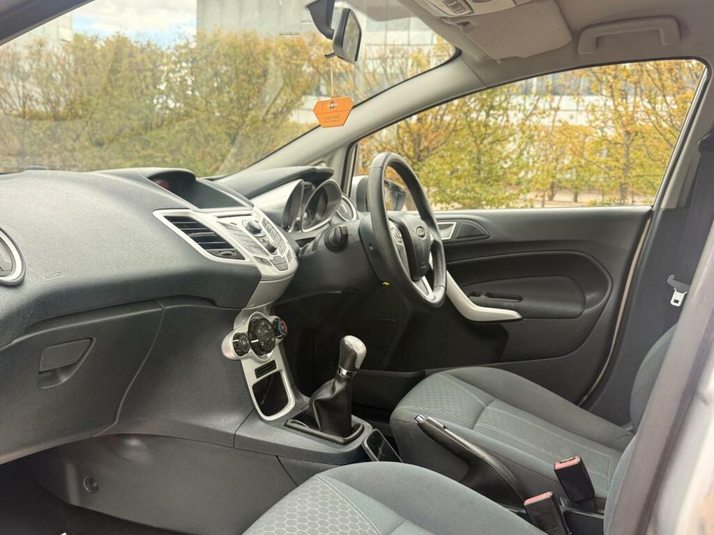 Ford Fiesta 1.25 Zetec 82 Silver #18