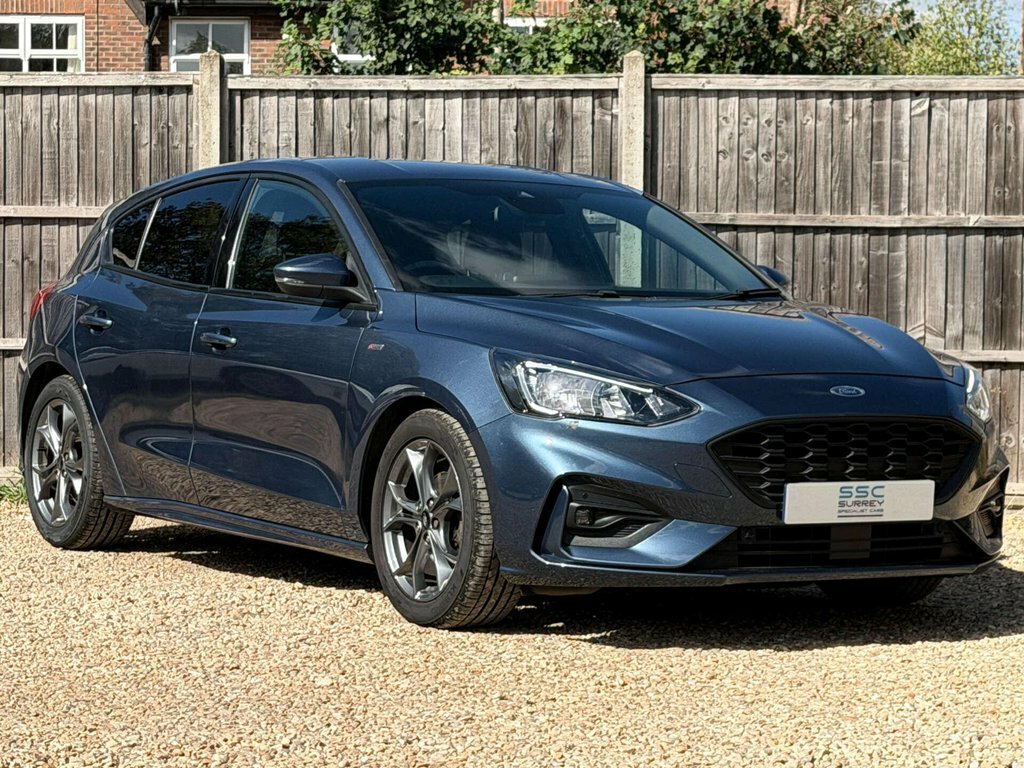 Ford Focus 1L St-line Blue