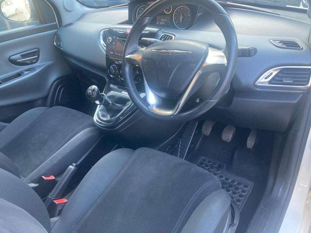 Chrysler Ypsilon 1.2 S White #19