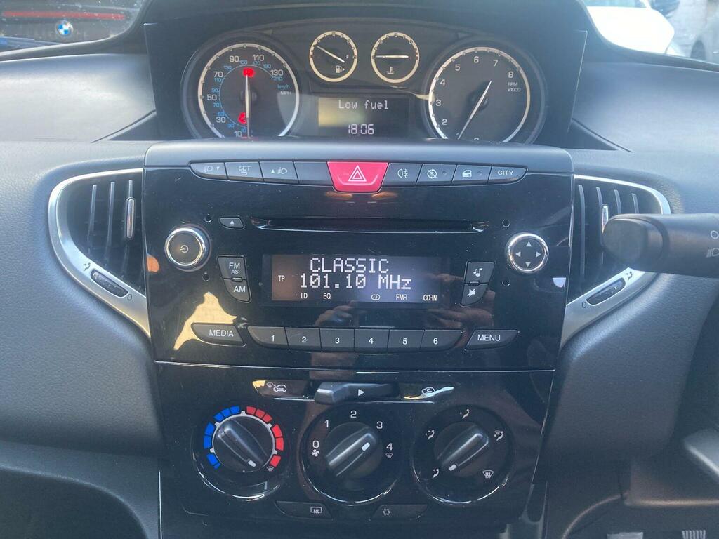 Chrysler Ypsilon 1.2 S White #18
