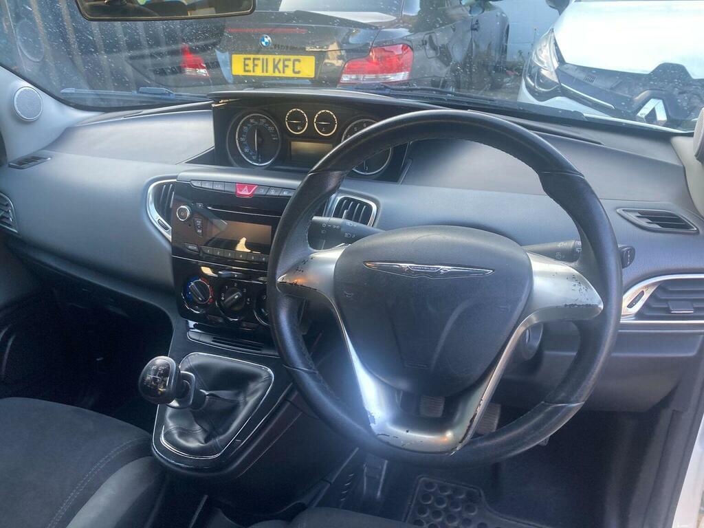 Chrysler Ypsilon 1.2 S White #7
