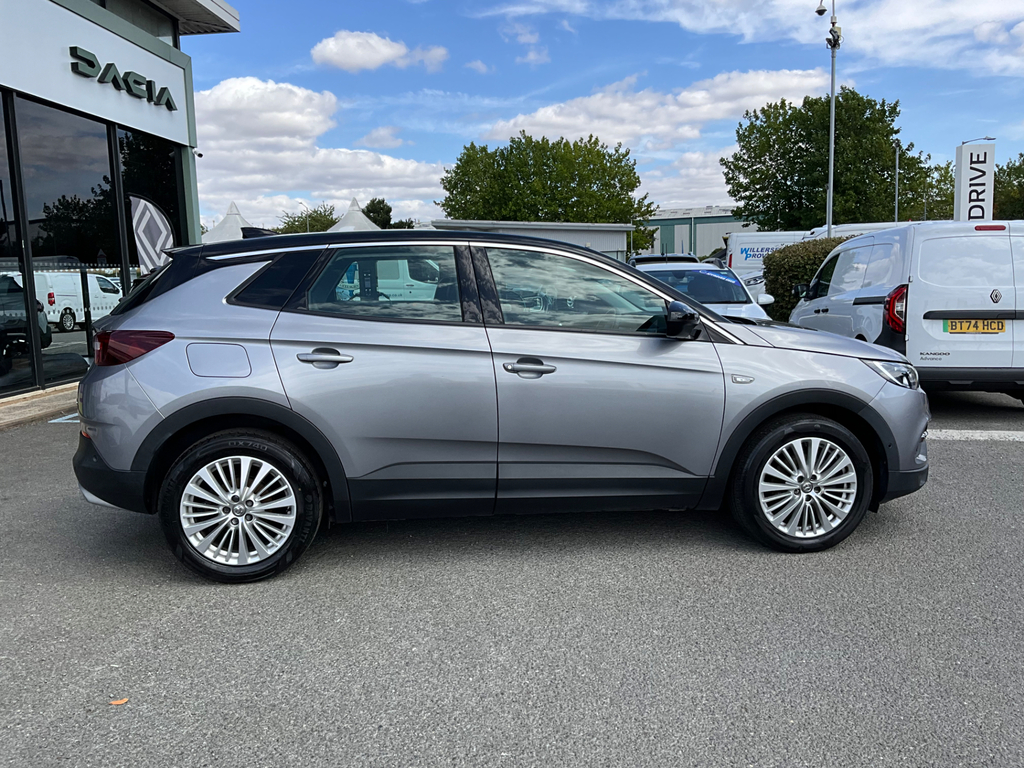 Vauxhall Grandland X 1.5 Turbo D Blueinjection Sport Nav Suv  #3