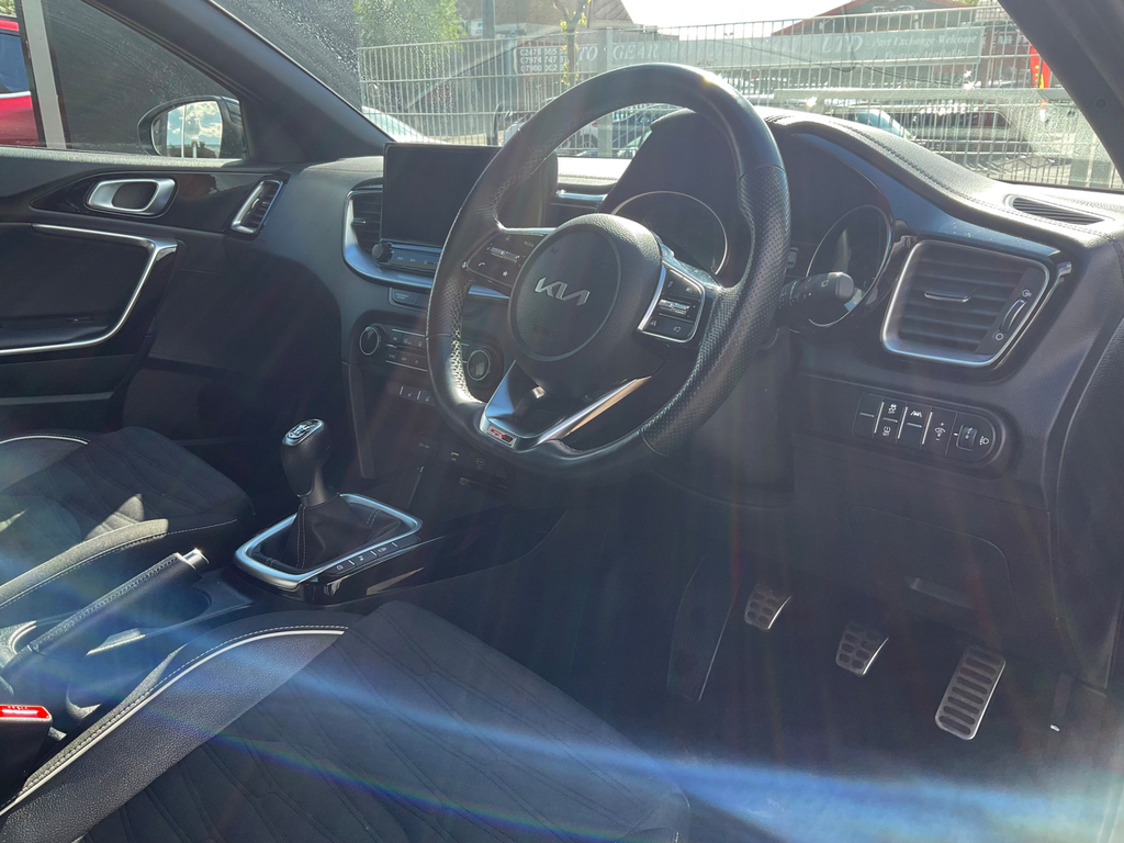 Kia Ceed 1.5 T Gdi Gt Line Hatchback  #3