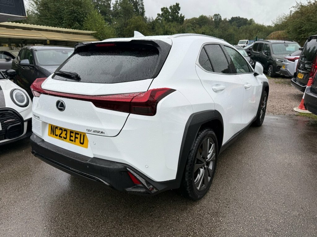 Lexus UX 2L F Sport Design White #4