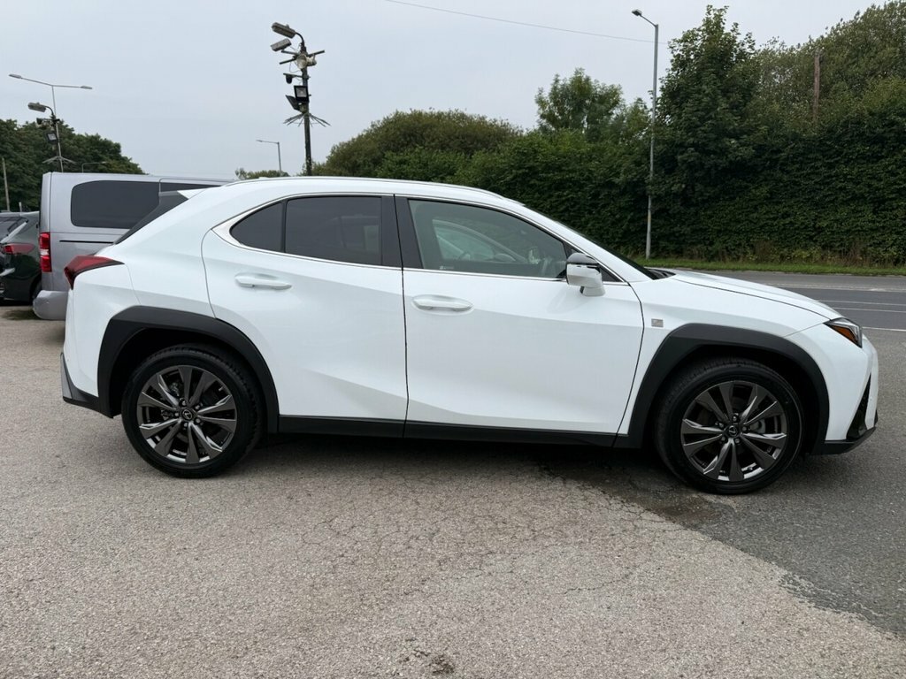 Lexus UX 2L F Sport Design White #2