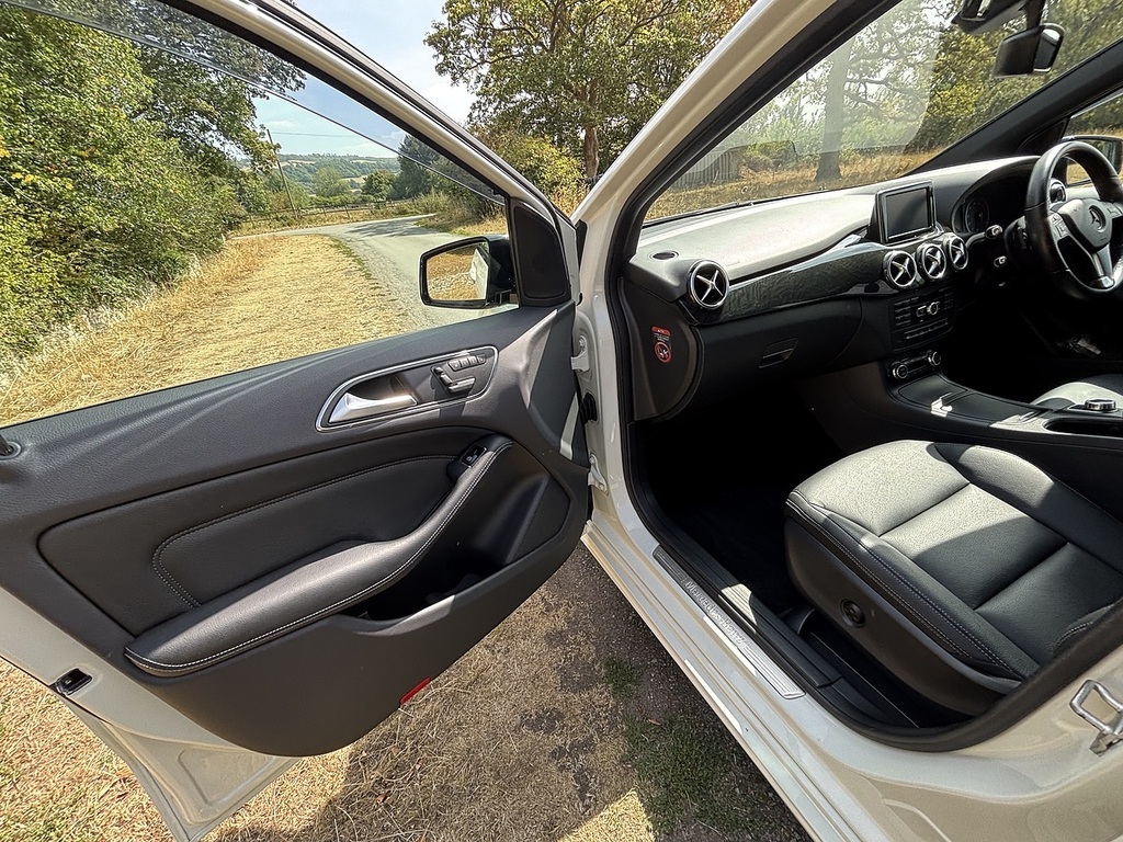 Mercedes-Benz B Class 1.5 B180 Cdi Blueefficiency Sport 109 Bhp Black #15