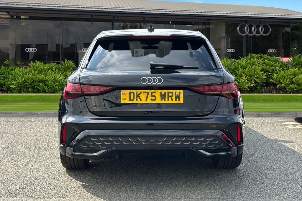 Audi A3 S Line Tfsi 116 Ps S Tronic DK75WRW Black #4