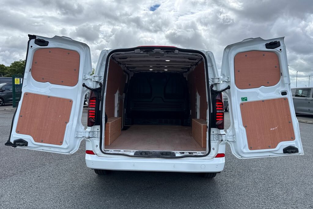 Volkswagen Transporter 2.0 Tdi 110 Commerce Plus Van 5 Plus DC75TVX White #6