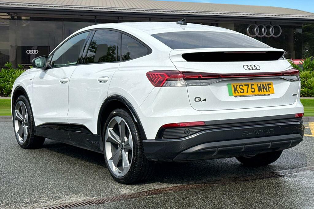 Audi Q4 E Tron Q4 Sportback Black Edition 45 E-tron Quattro 210,0 KS75WNF White #2