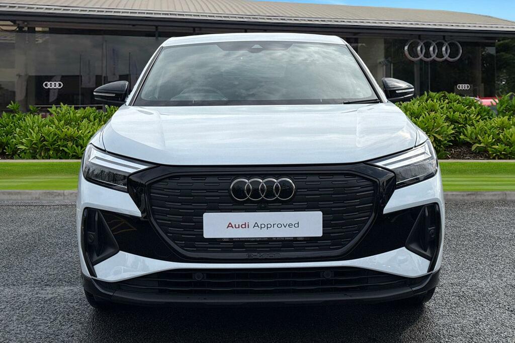 Audi Q4 E Tron Q4 Sportback Black Edition 45 E-tron Quattro 210,0 KS75WNF White #5