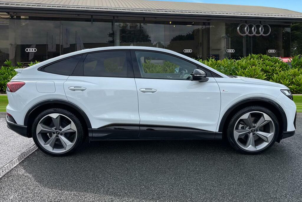 Audi Q4 E Tron Q4 Sportback Black Edition 45 E-tron Quattro 210,0 KS75WNF White #3