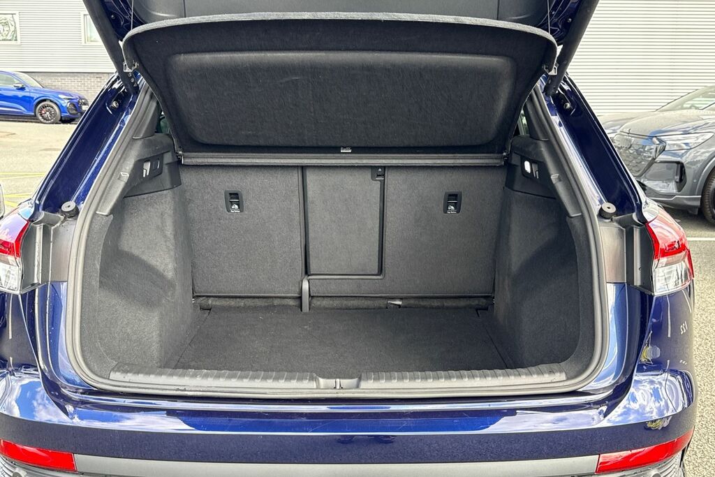 Audi Q4 E Tron Q4 Black Edition 45 E-tron 210,00 Kw KR75AWF Blue #6