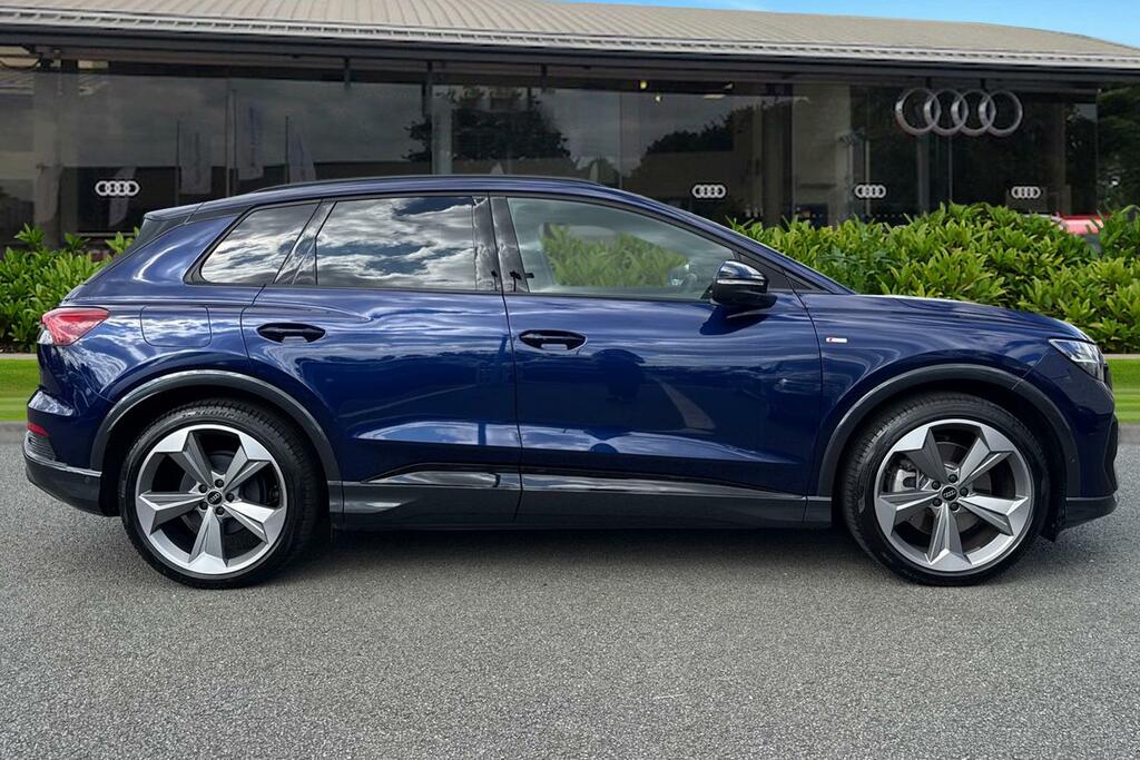 Audi Q4 E Tron Q4 Black Edition 45 E-tron 210,00 Kw KR75AWF Blue #3