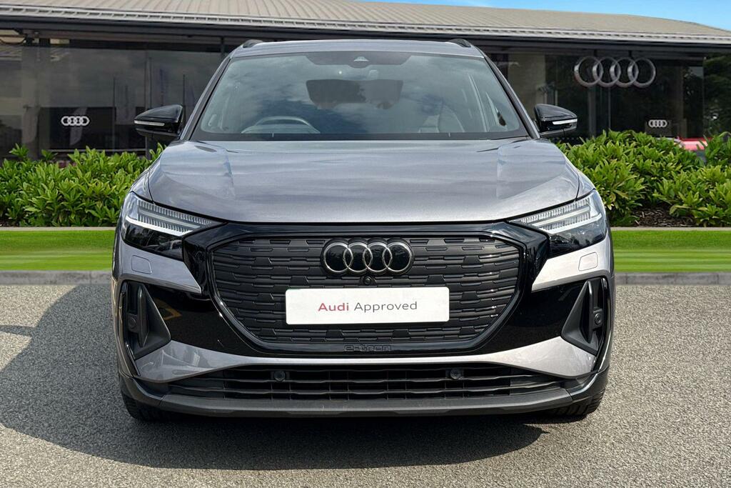 Audi Q4 E Tron Black Edition 45 210,00 Kw KN75FVR Grey #5