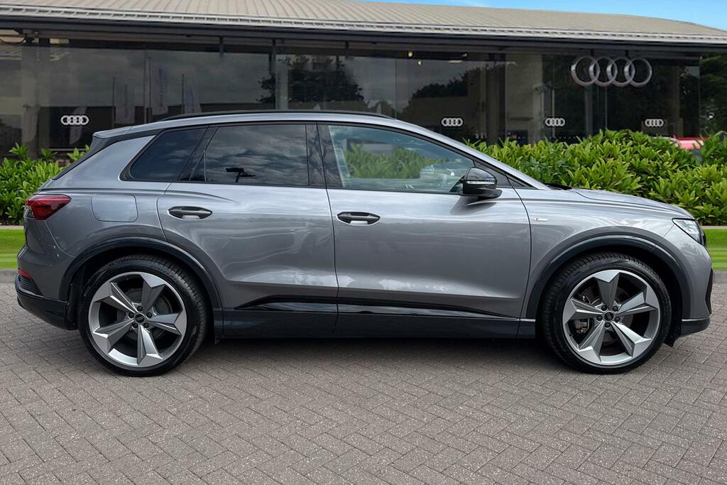 Audi Q4 E Tron Black Edition 45 210,00 Kw KN75FVR Grey #3