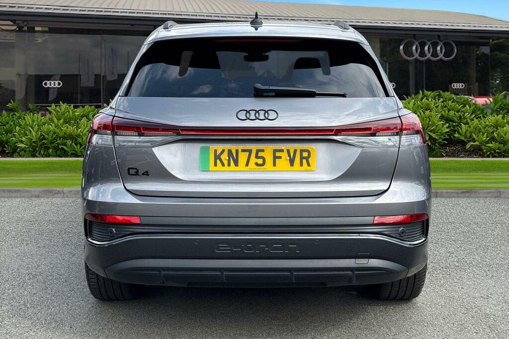 Audi Q4 E Tron Black Edition 45 210,00 Kw KN75FVR Grey #4
