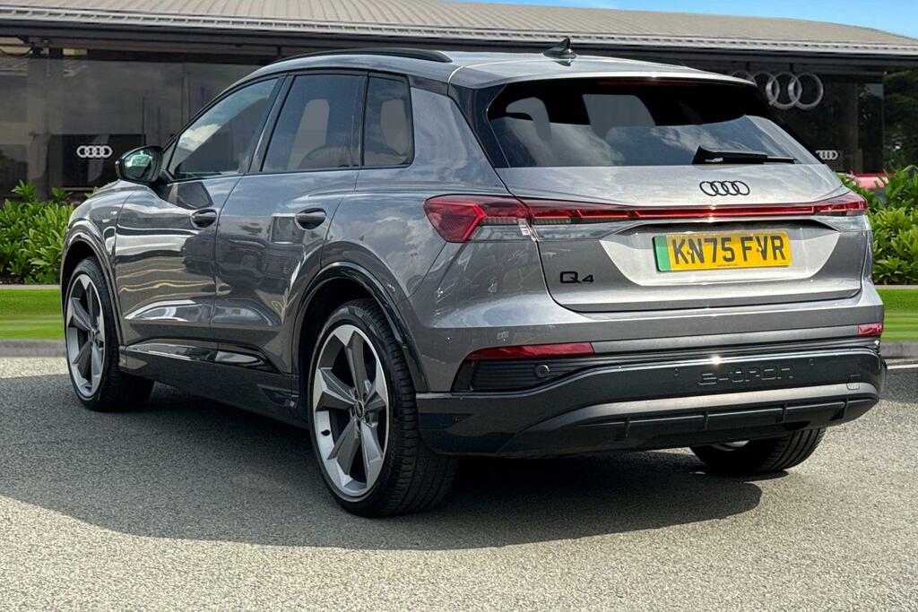 Audi Q4 E Tron Black Edition 45 210,00 Kw KN75FVR Grey #2
