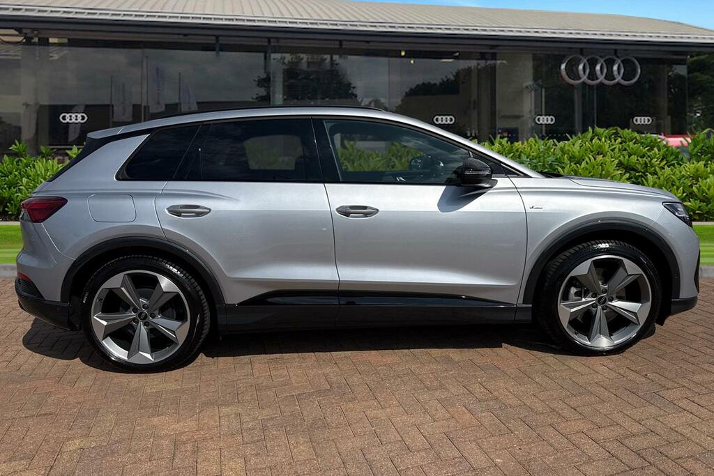 Audi Q4 E Tron Black Edition 55 Quattro 250,00 Kw KM75NHU Silver #3