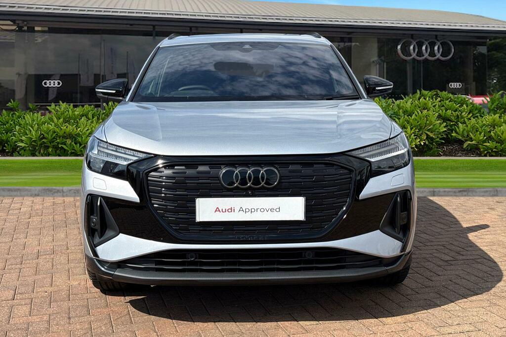 Audi Q4 E Tron Black Edition 55 Quattro 250,00 Kw KM75NHU Silver #5