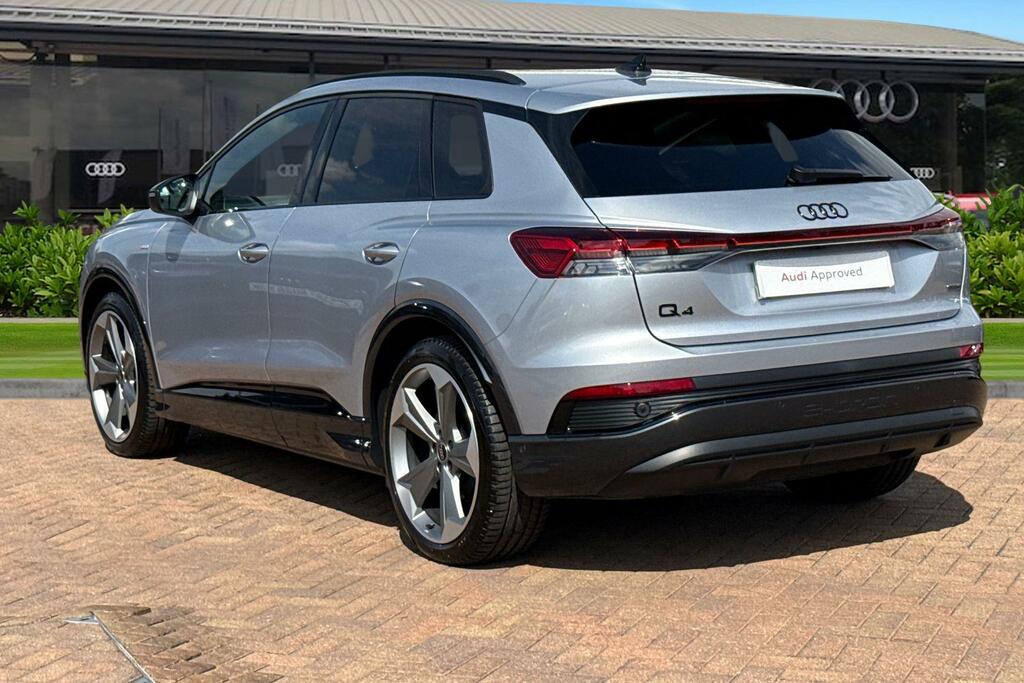 Audi Q4 E Tron Black Edition 55 Quattro 250,00 Kw KM75NHU Silver #2