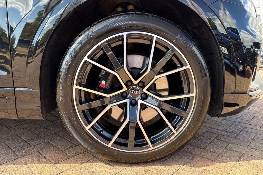 Audi SQ8 Petrol Black #9