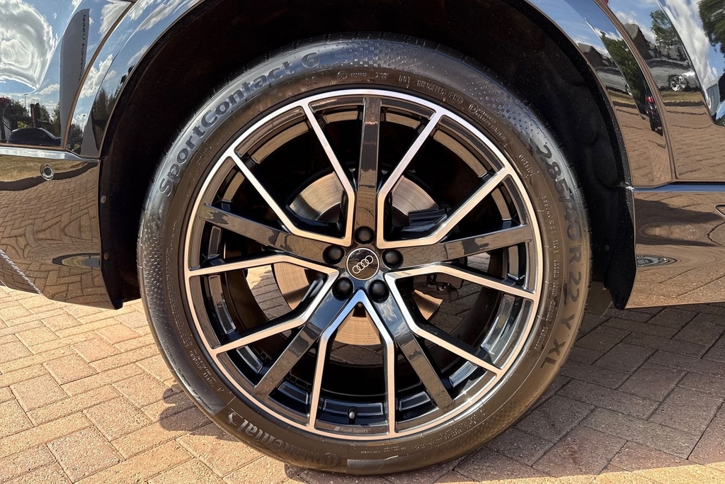 Audi SQ8 Petrol Black #10