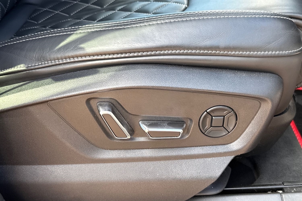 Audi SQ8 Petrol Black #38